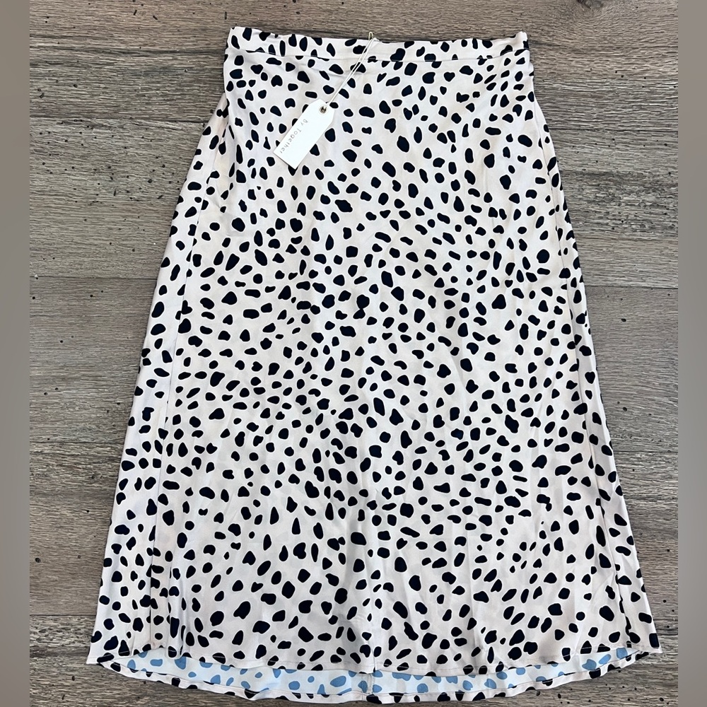 Brand New boutique mid length skirt